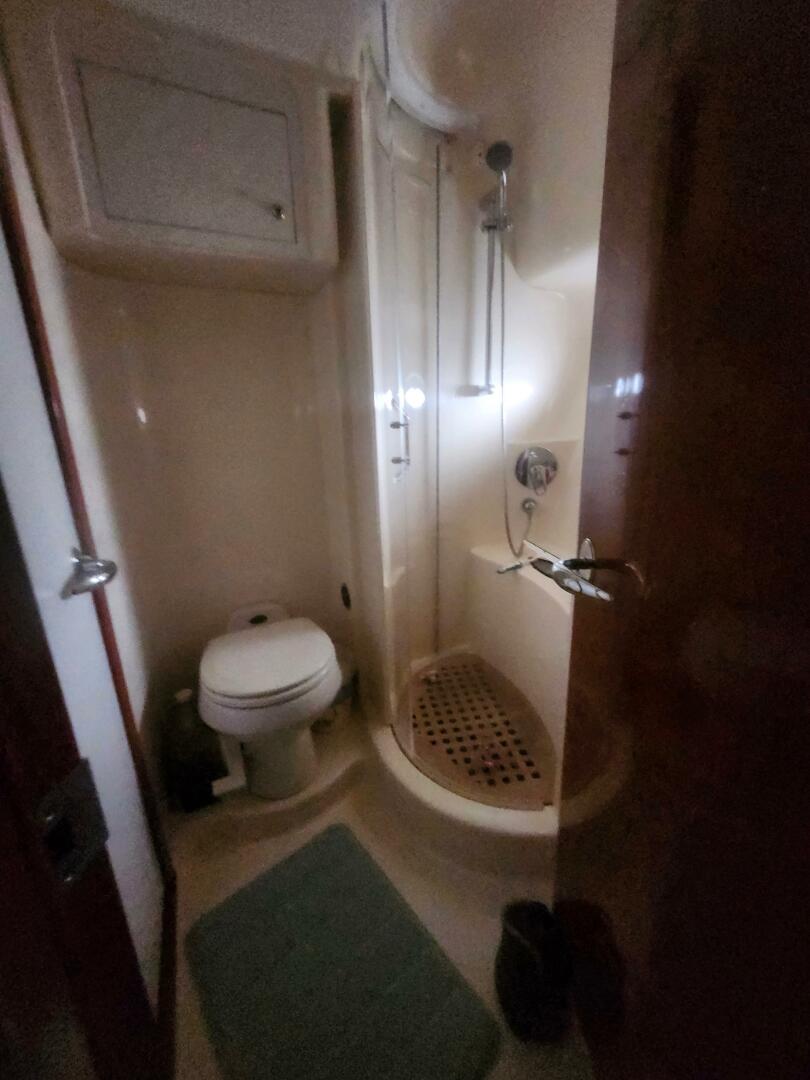 2003 Sea Ray 480 Motor Yacht - Image 9