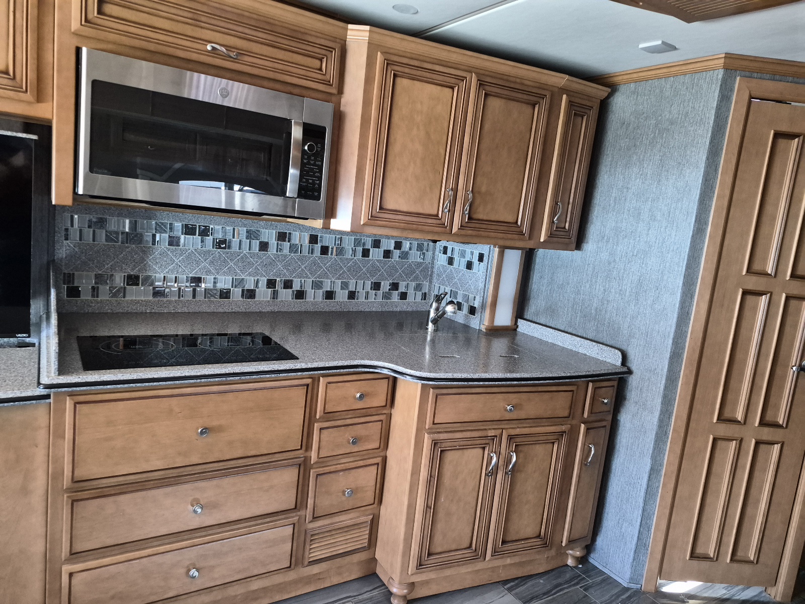 2015 Newmar Ventana 3636 - Image 10