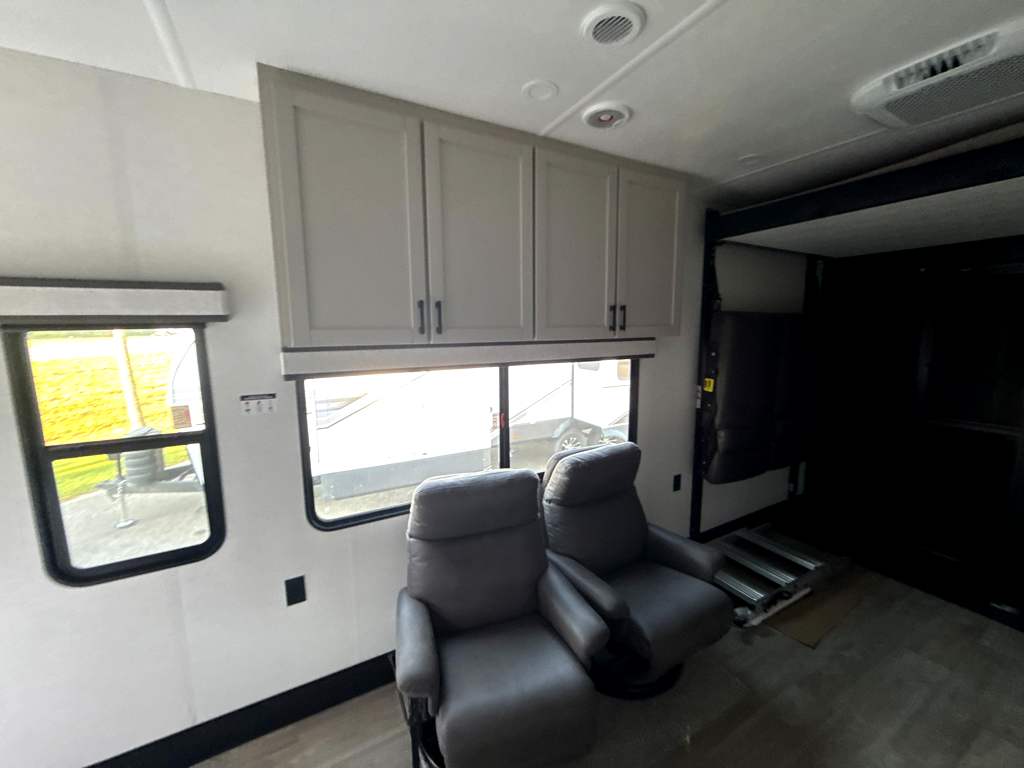 2027 JAYCO SEISMIC 265 - Image 13