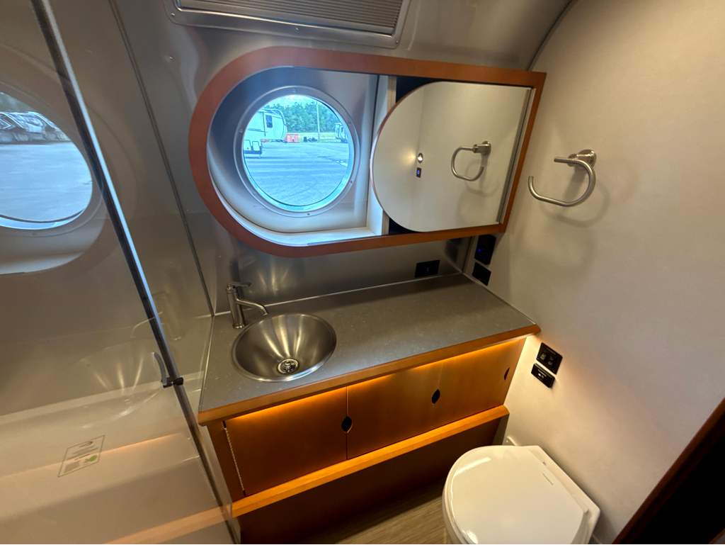2026 AIRSTREAM FRANK LLOYD WRIGHT 28RBT - Image 31
