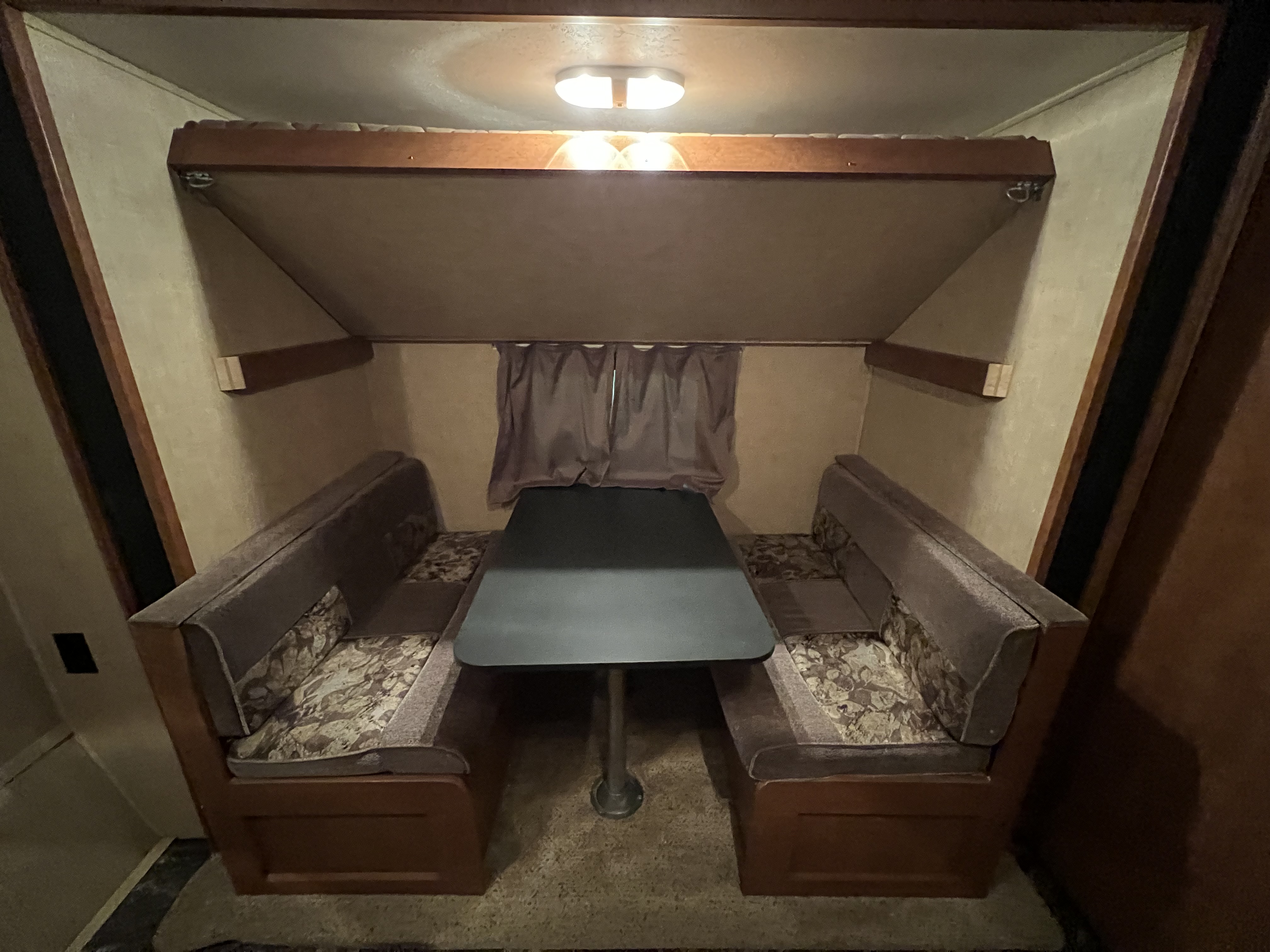 2011 SHASTA REVERE 32BHDS HMS - Image 20