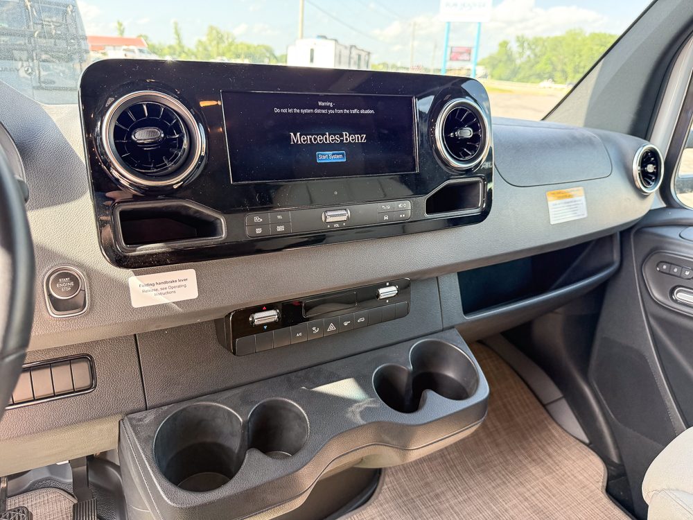 2025 THOR MOTORCOACH 24TT - Image 26