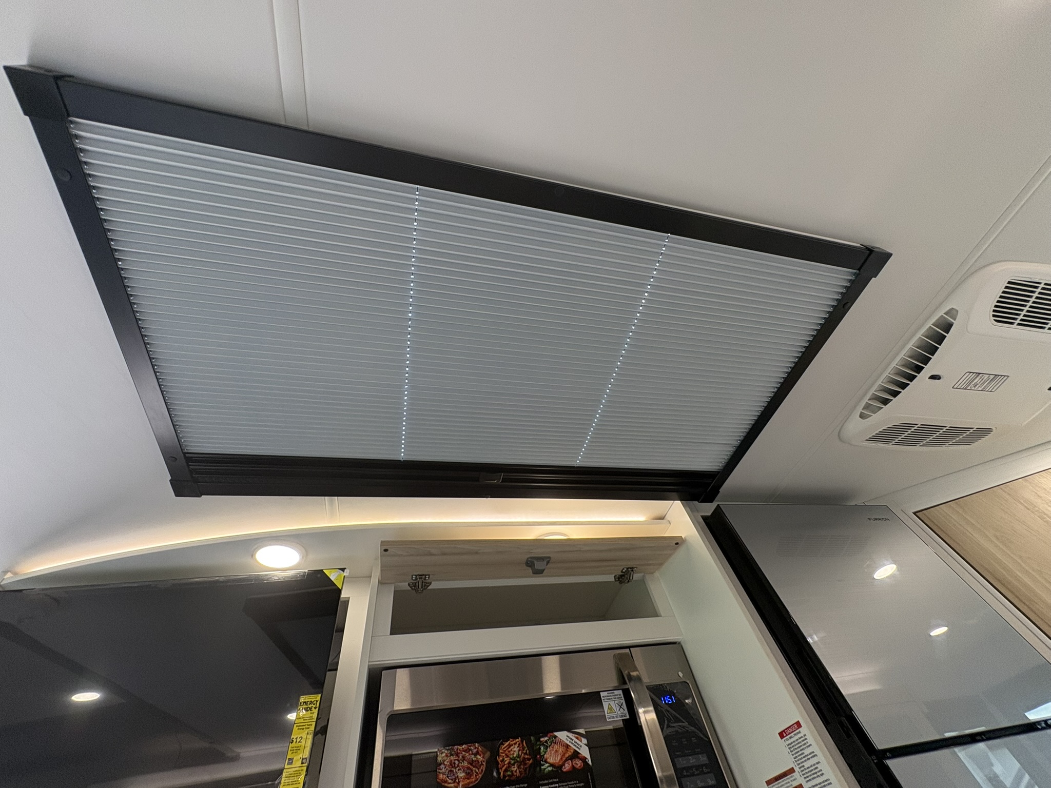 2027 JAYCO MELBOURNE PRESTIGE 25LP - Image 33
