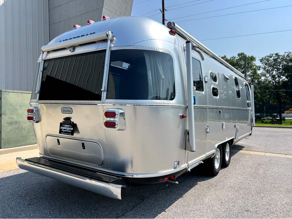 2026 AIRSTREAM GLOBETROTTER 27FBQ - Image 4