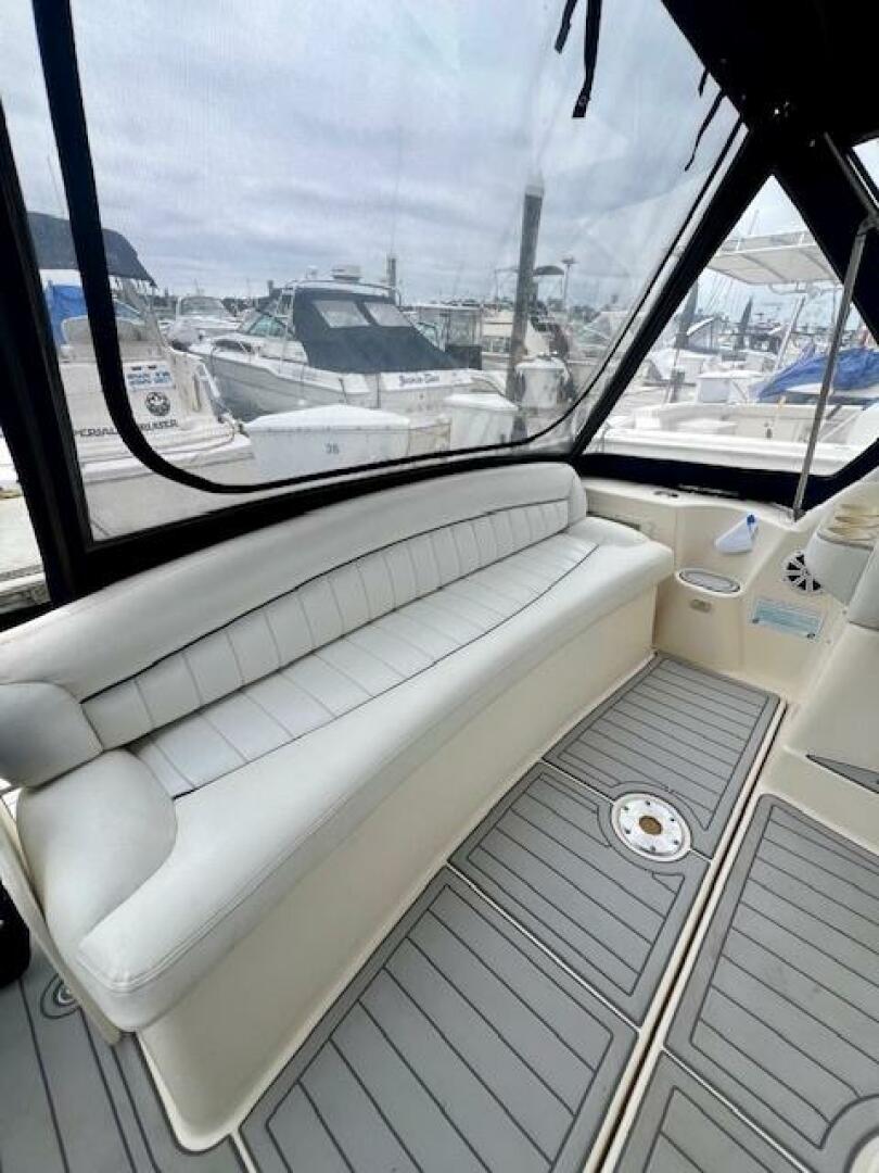 2000 Rinker 342 Fiesta Vee - Image 8