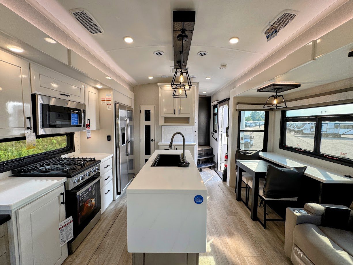 2026 JAYCO PINNACLE 32RLTS - Image 6