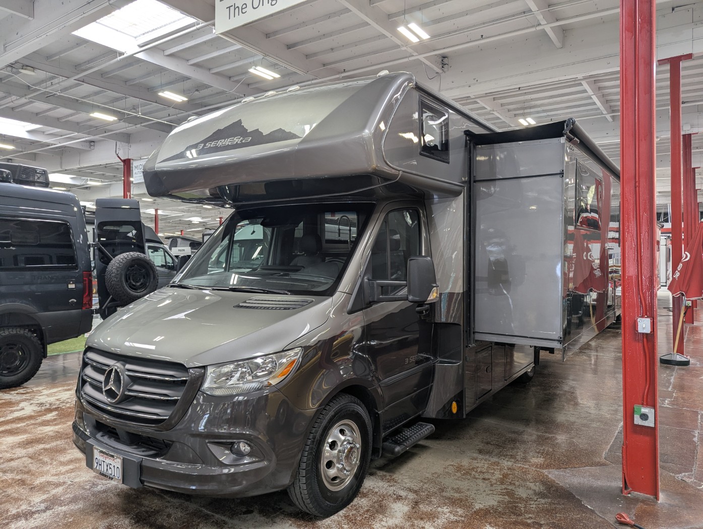 2024 Dynamax Corp Isata 3 Series 24FW - Image 3