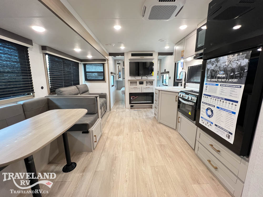 2027 Jayco Jay Flight SLX 321BDS - Image 4