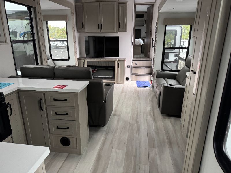 2025 Grand Design Momentum G-Class 415G - Image 12