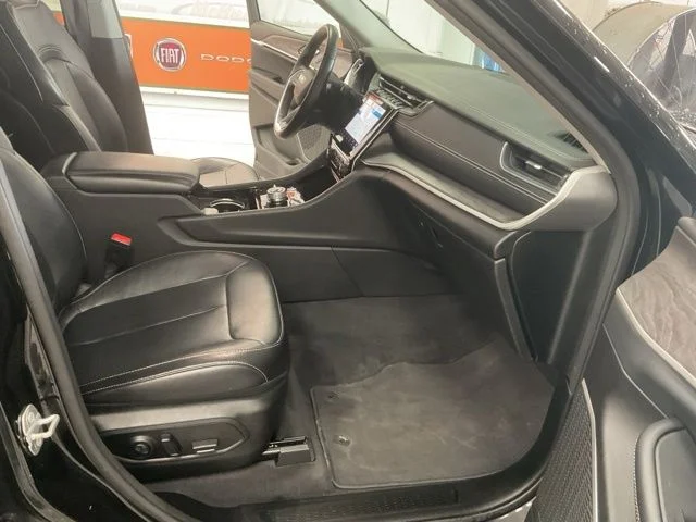 2022 Jeep Grand-Cherokee-L Laredo Altitude 4x4 - Image 27