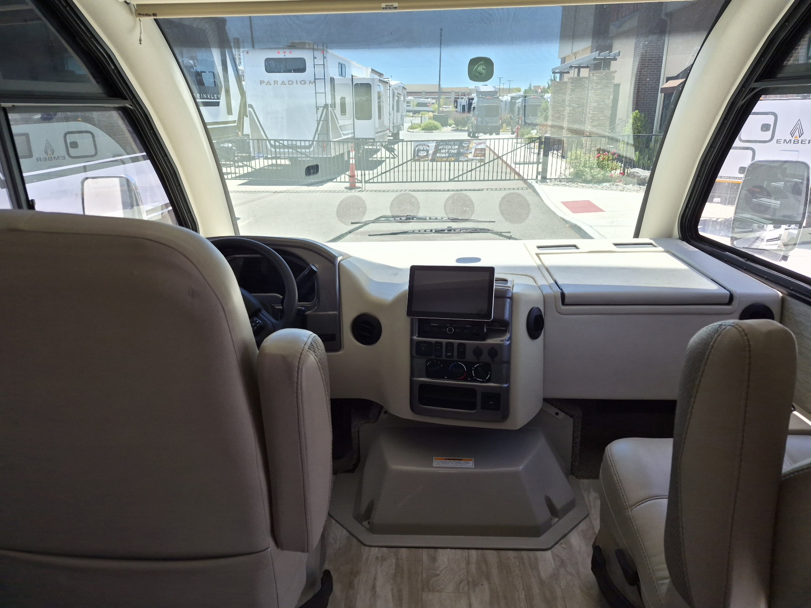 2023 Thor Motor Coach Vegas 24.4 - Image 4