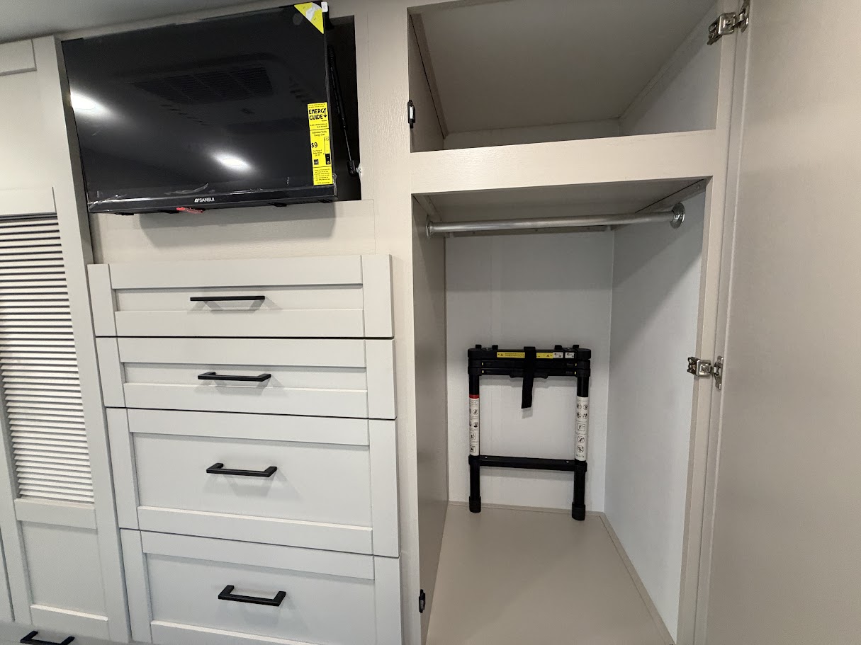 2027 JAYCO GREYHAWK 29MV - Image 41
