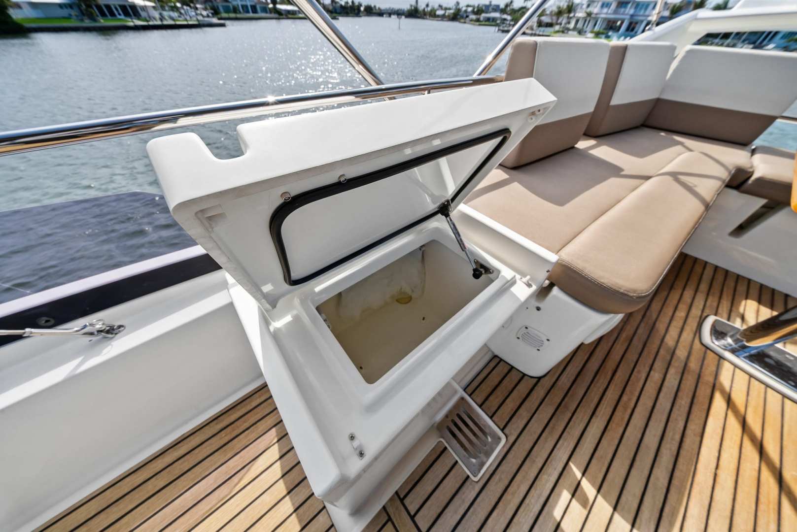 2015 Prestige 550 Base - Image 20