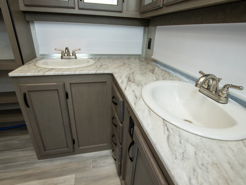 2022 Coachmen Chaparral 334FL - Image 21