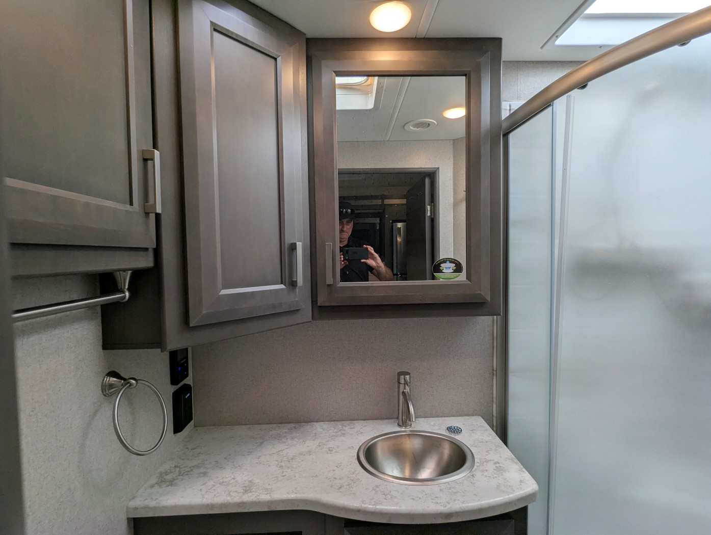 2024 Thor Motor Coach Omni XG32 - Image 28