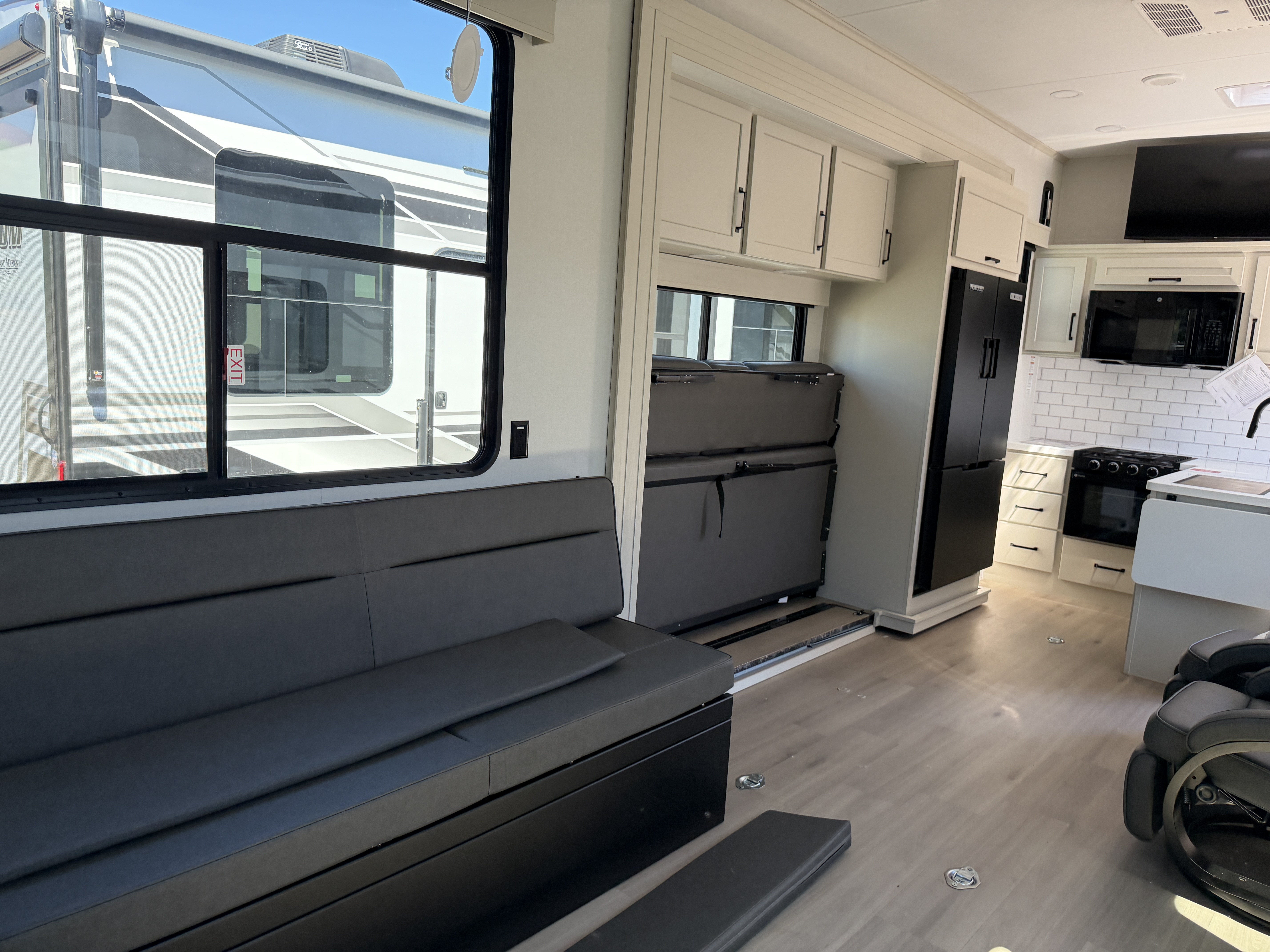 2026 Grand Design Momentum G-Class 325G - Image 10