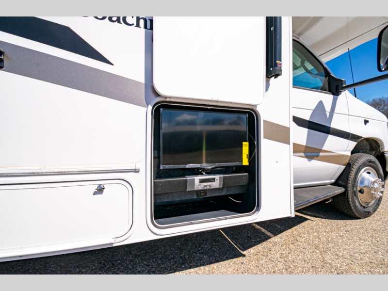 2025 Coachmen Freelander 26DS Ford - Image 9