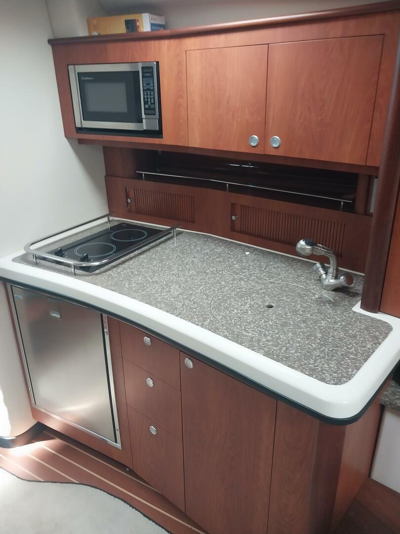 2011 Monterey 340 Sport Yacht - Image 10