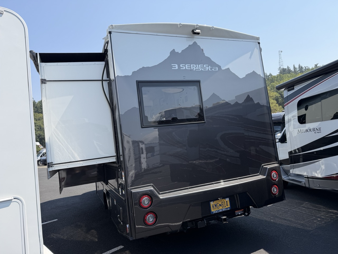 2025 Dynamax Corp Isata 3 Series 24FWSF - Image 4
