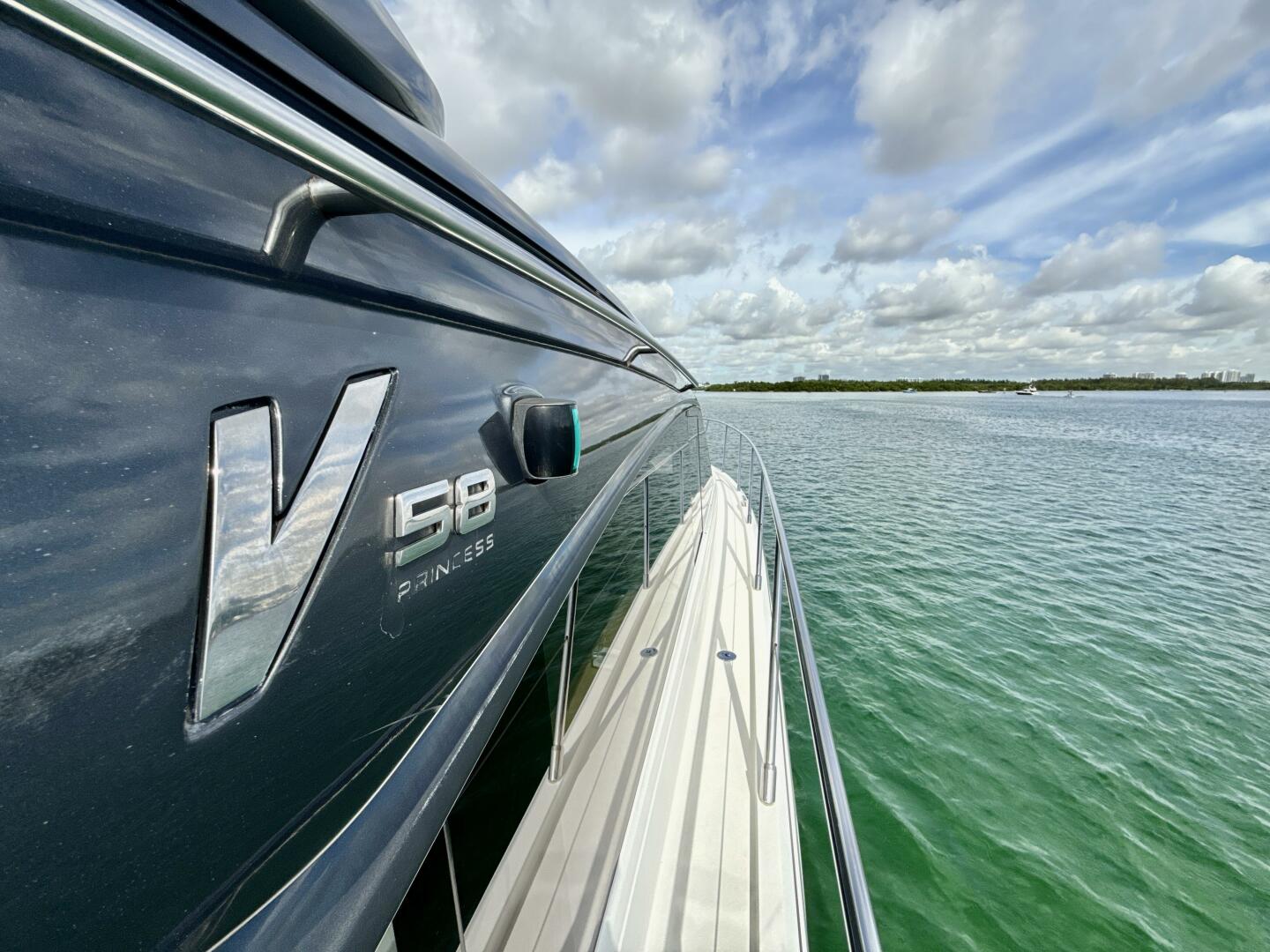 2017 Princess V58 - Image 53