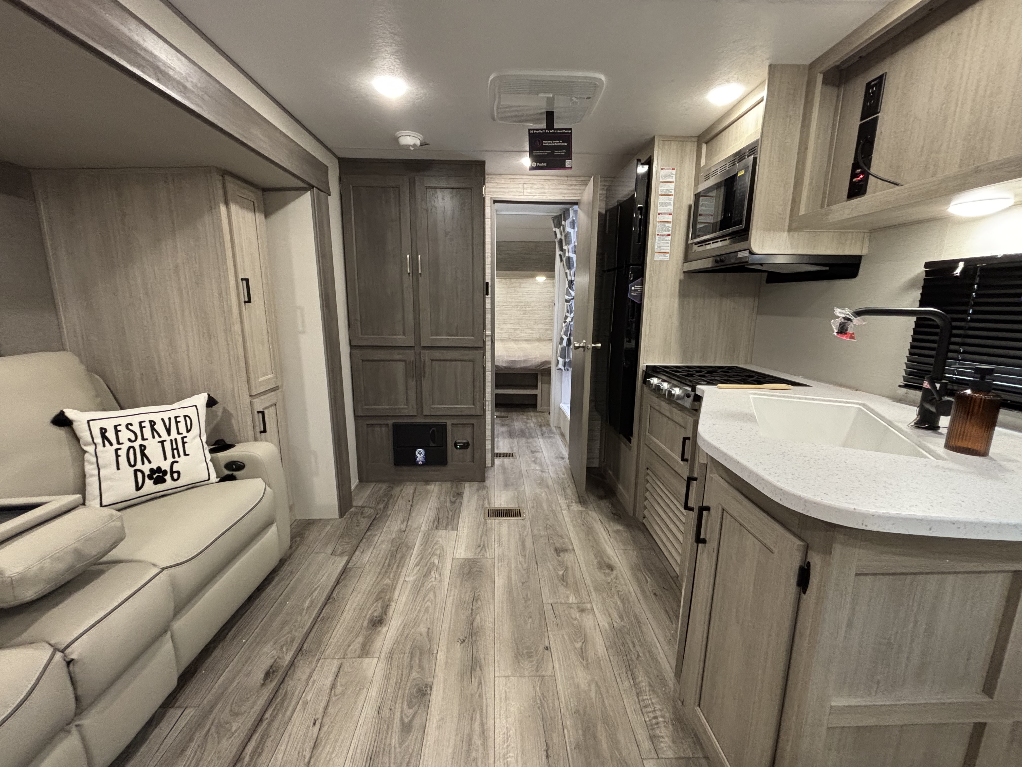 2026 Coachmen Catalina Summit Series 8 231MKS - Image 10