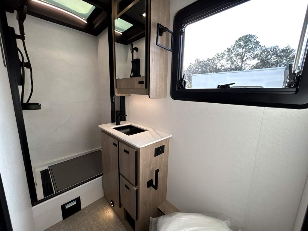 2026 GRAND DESIGN LINEAGE SERIES F 31ZW - Image 31