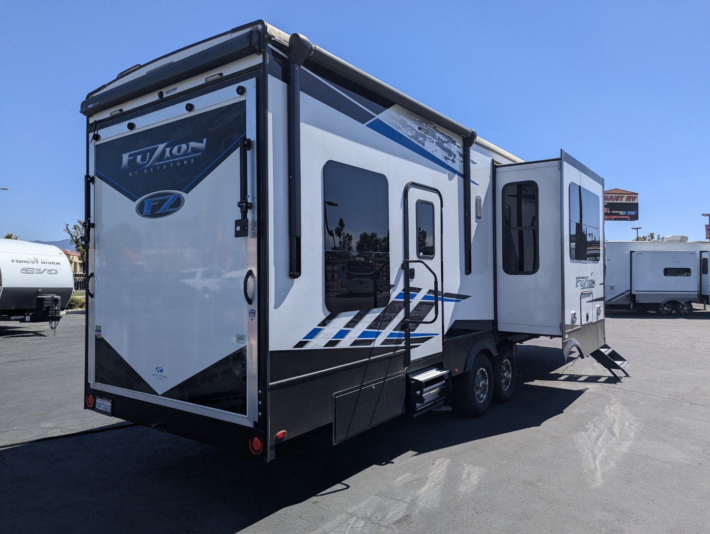 2023 Keystone Fuzion 357 - Image 4
