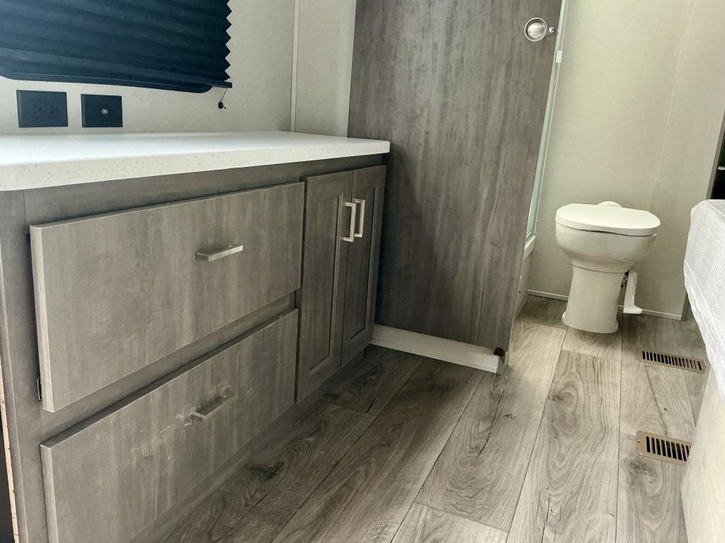 2026 COACHMEN 333DORM - Image 24