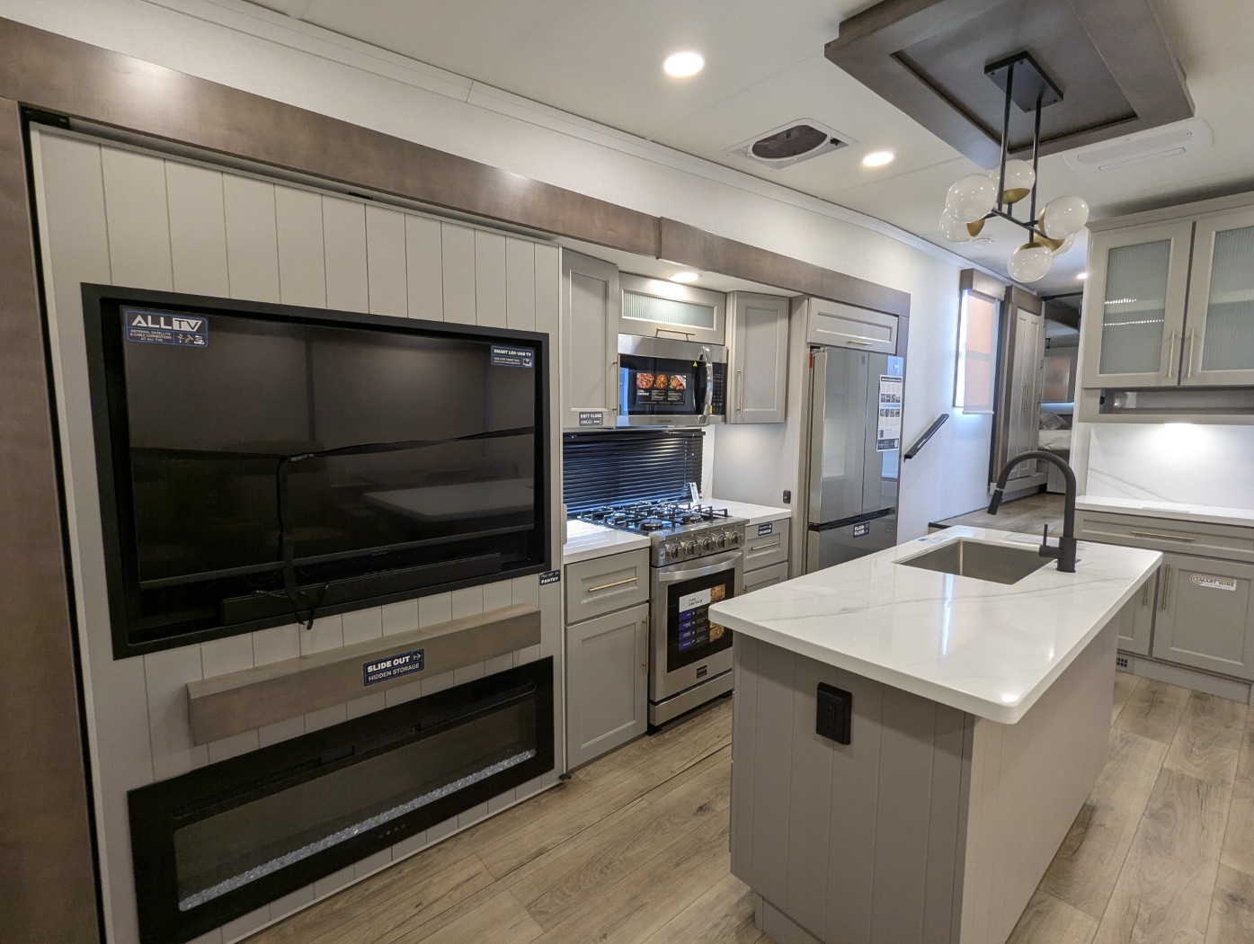 2026 Alliance RV Paradigm 340RL - Image 31