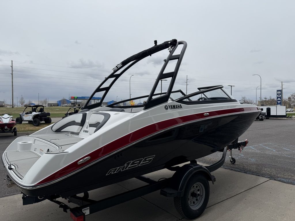 2025 Yamaha Boats AR195 - Image 4