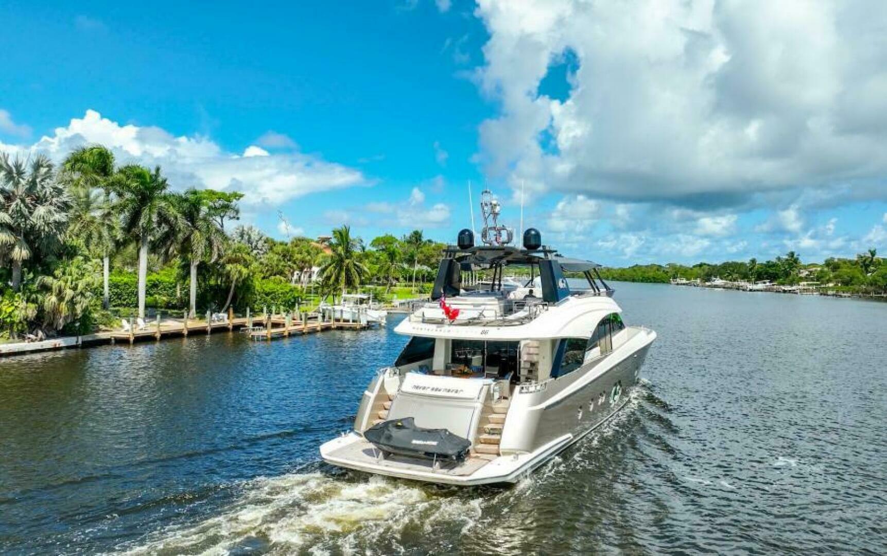 2015 Monte Carlo Yachts MCY86 - Image 13