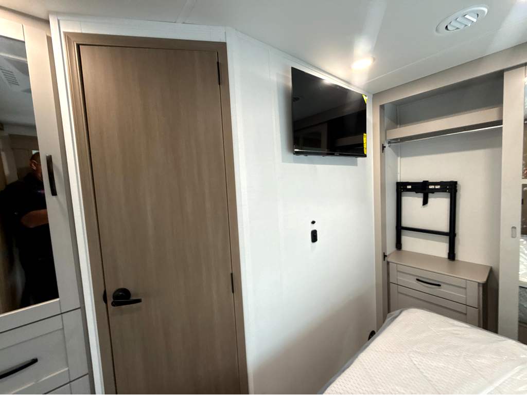 2027 JAYCO GREYHAWK XL 32U - Image 26