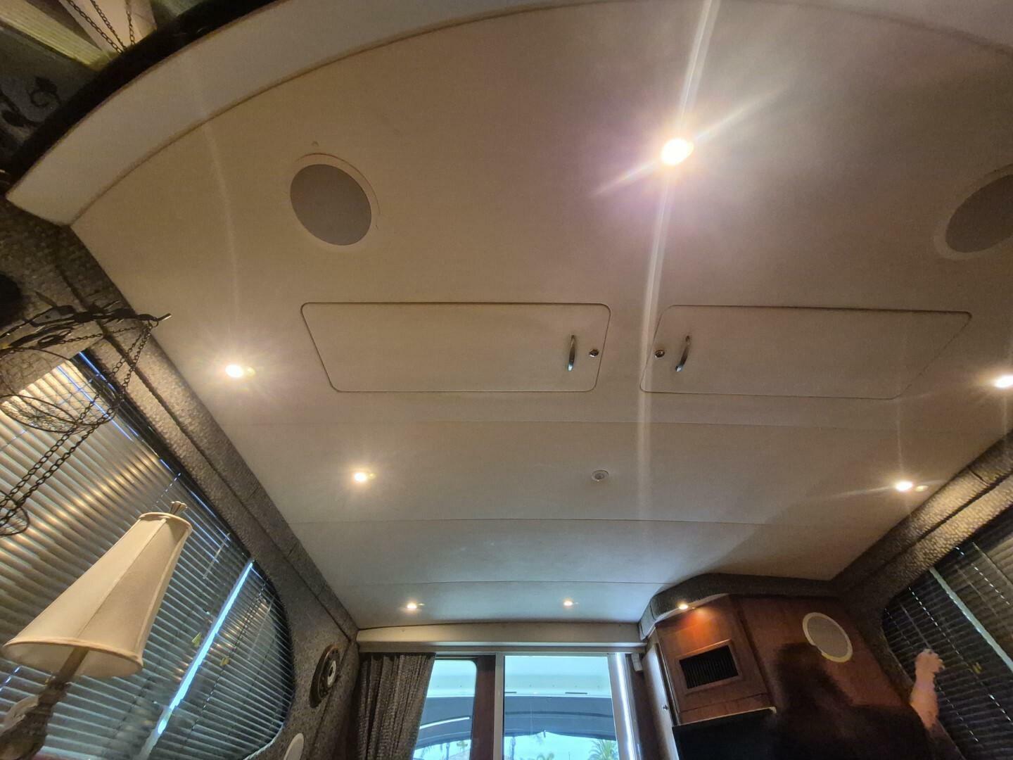 2002 Silverton 38 Convertible - Image 39