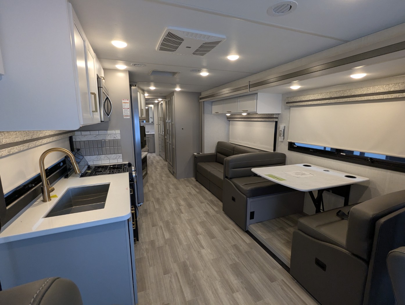 2026 Thor Motor Coach Windsport 35G - Image 3