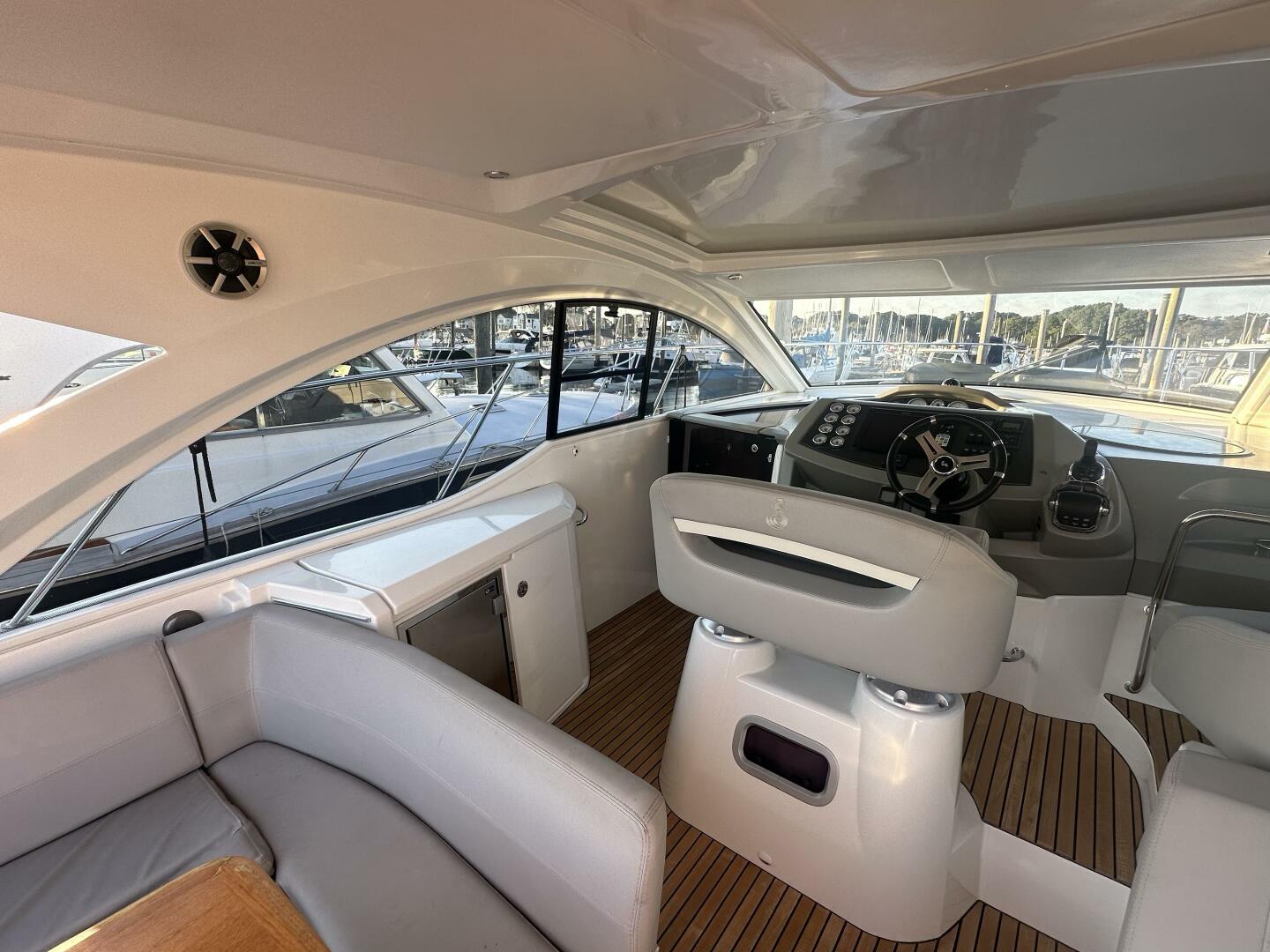 2013 BENETEAU 50 GRAN TURISMO Base - Image 9