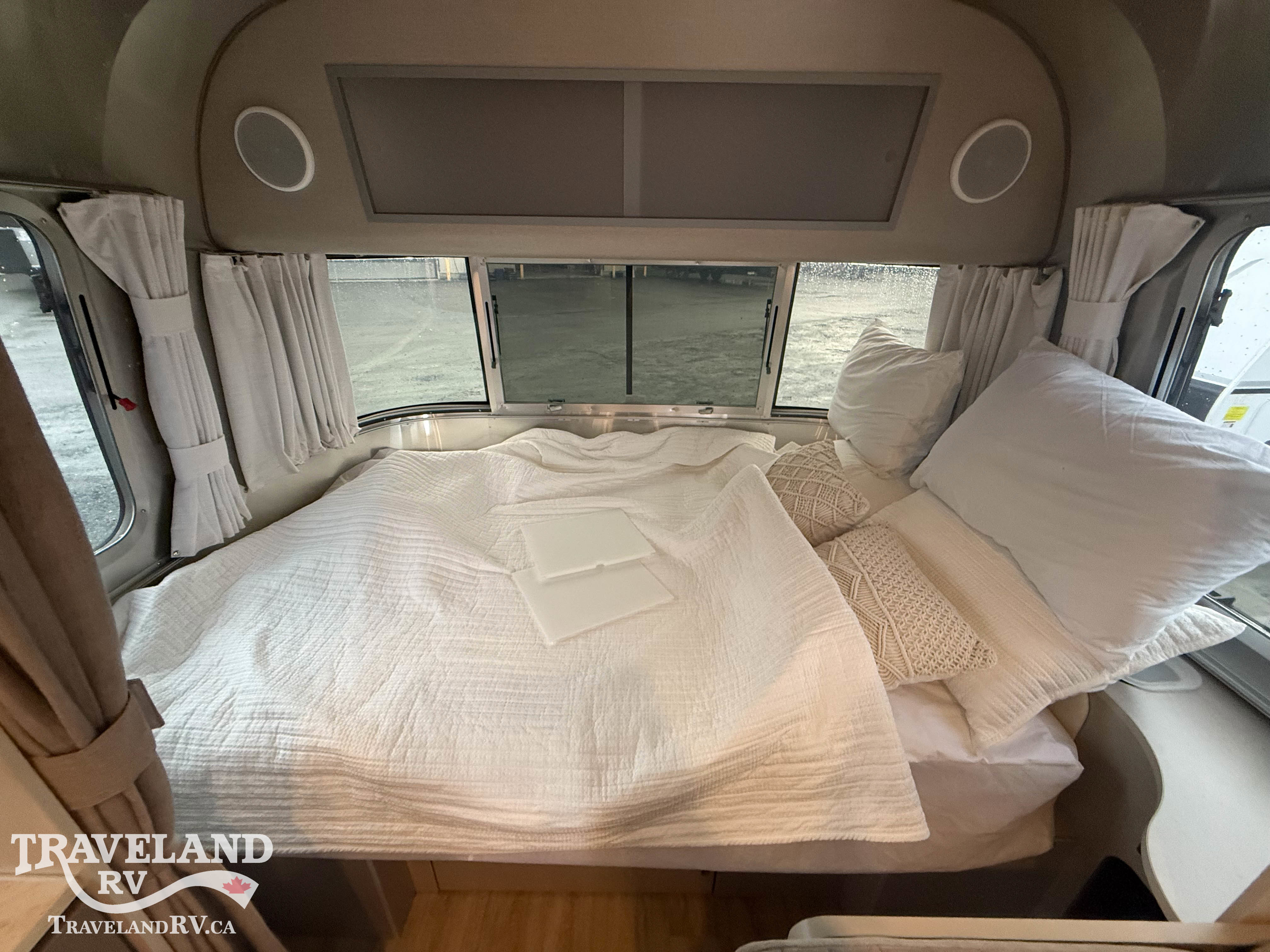 2025 Airstream Caravel 22FB - Image 5