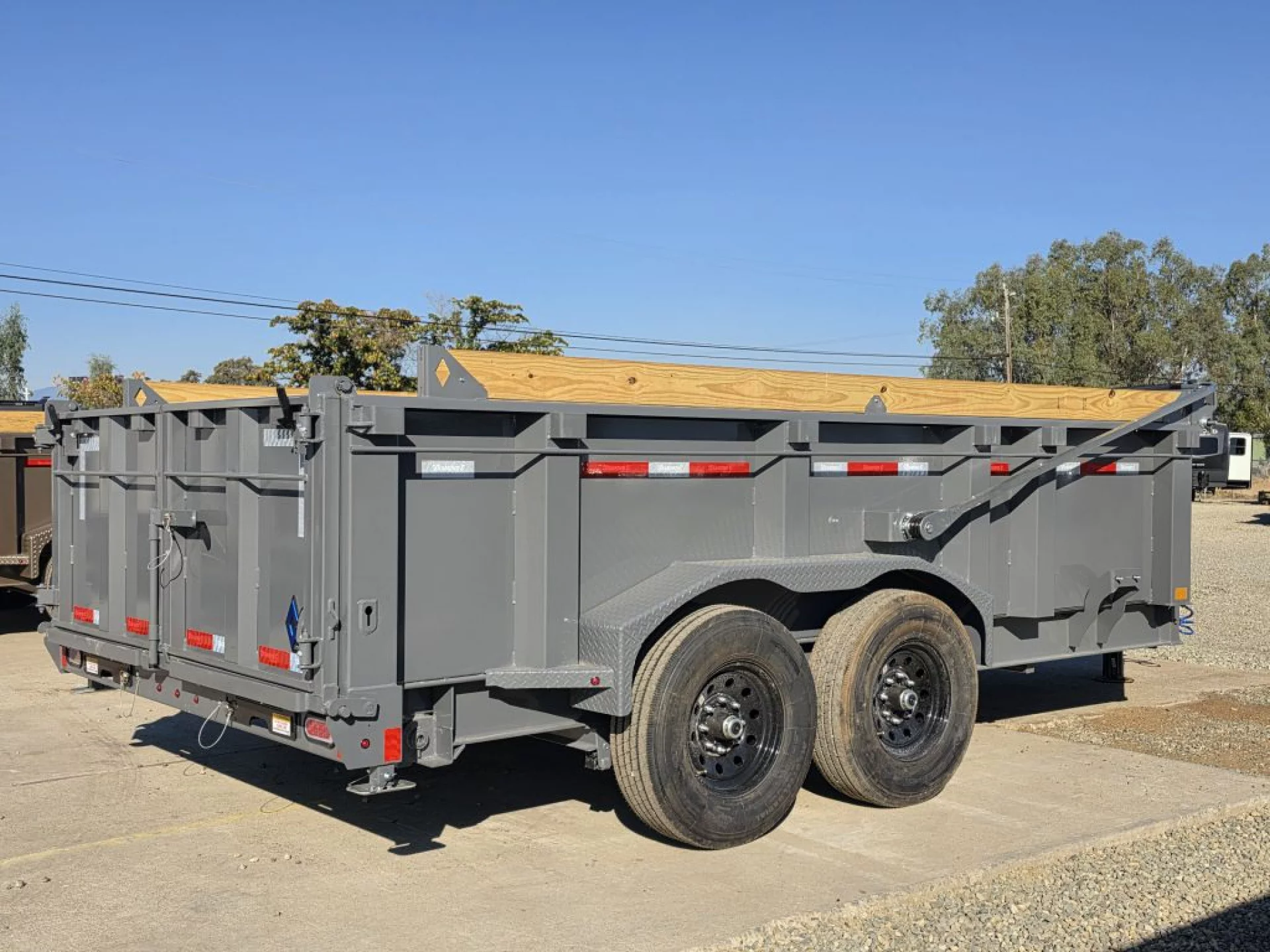2027 DIAMOND C TRAILERS DIAMOND C LPT 207 HEAVY DUTY 14X82 32 SIDES PACESETTER - Image 6