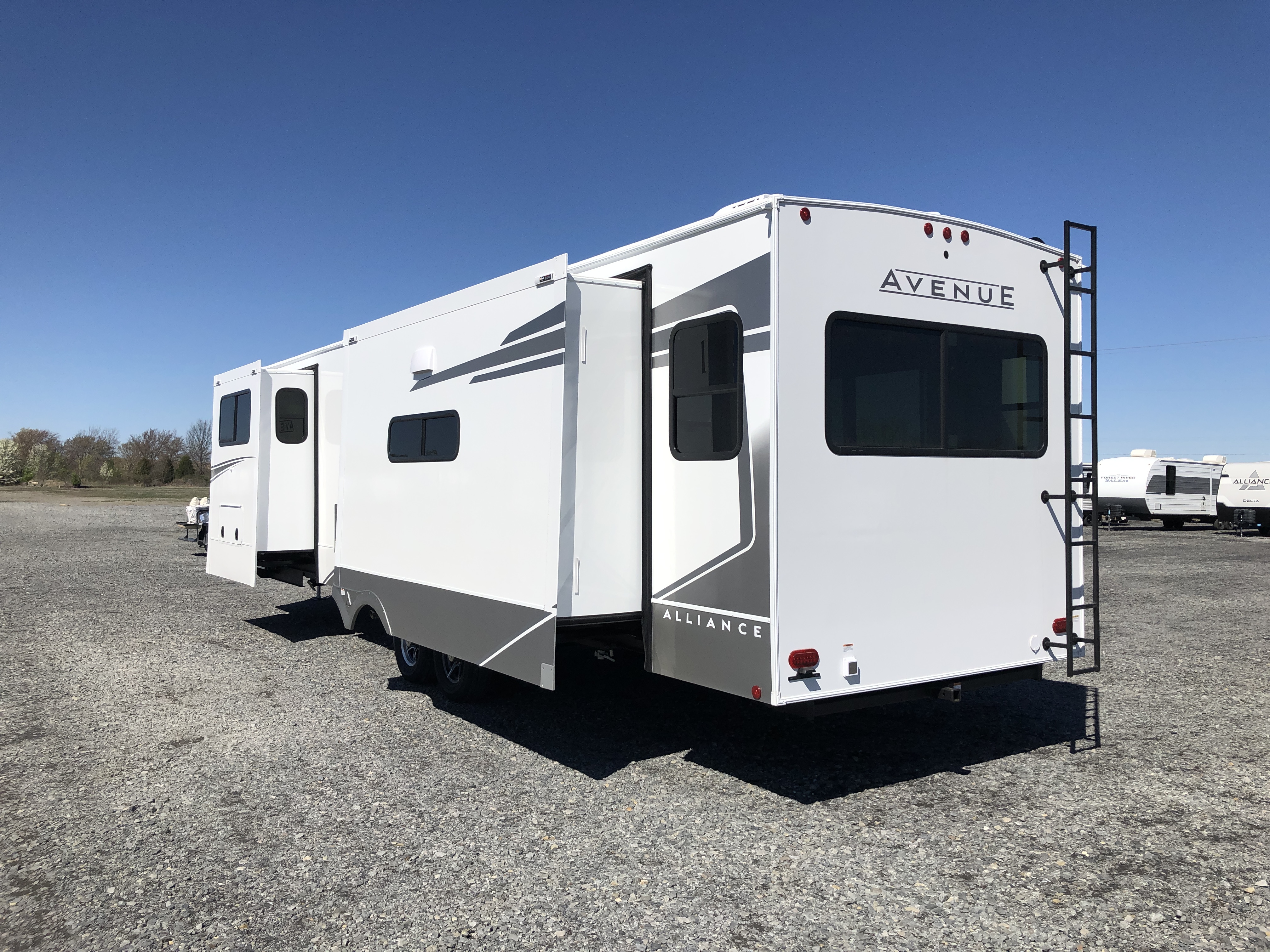 2026 Alliance RV Avenue 332RL - Image 5