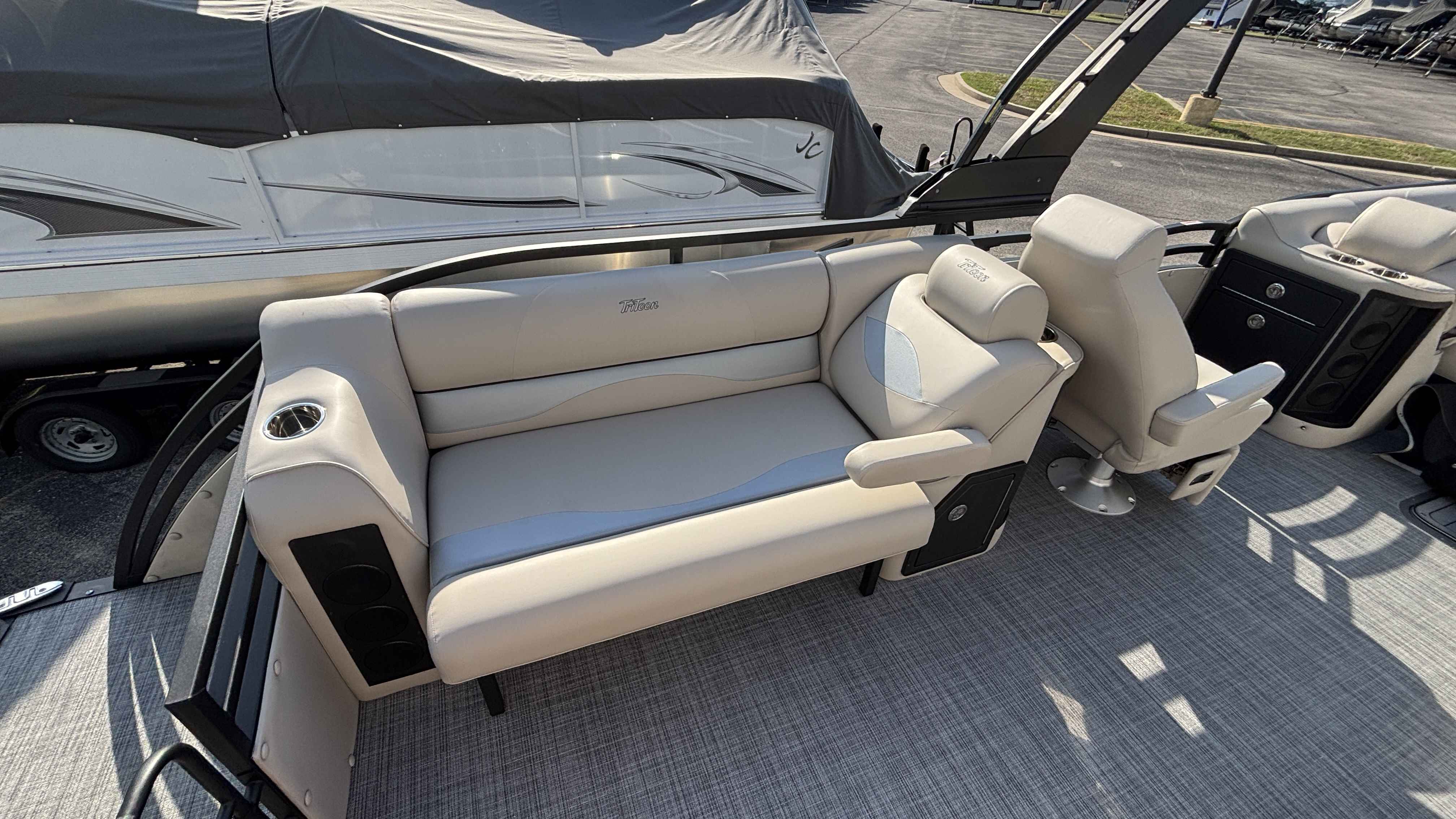 2026 JC Pontoon NepToon 25TT Sport DSL - Image 30
