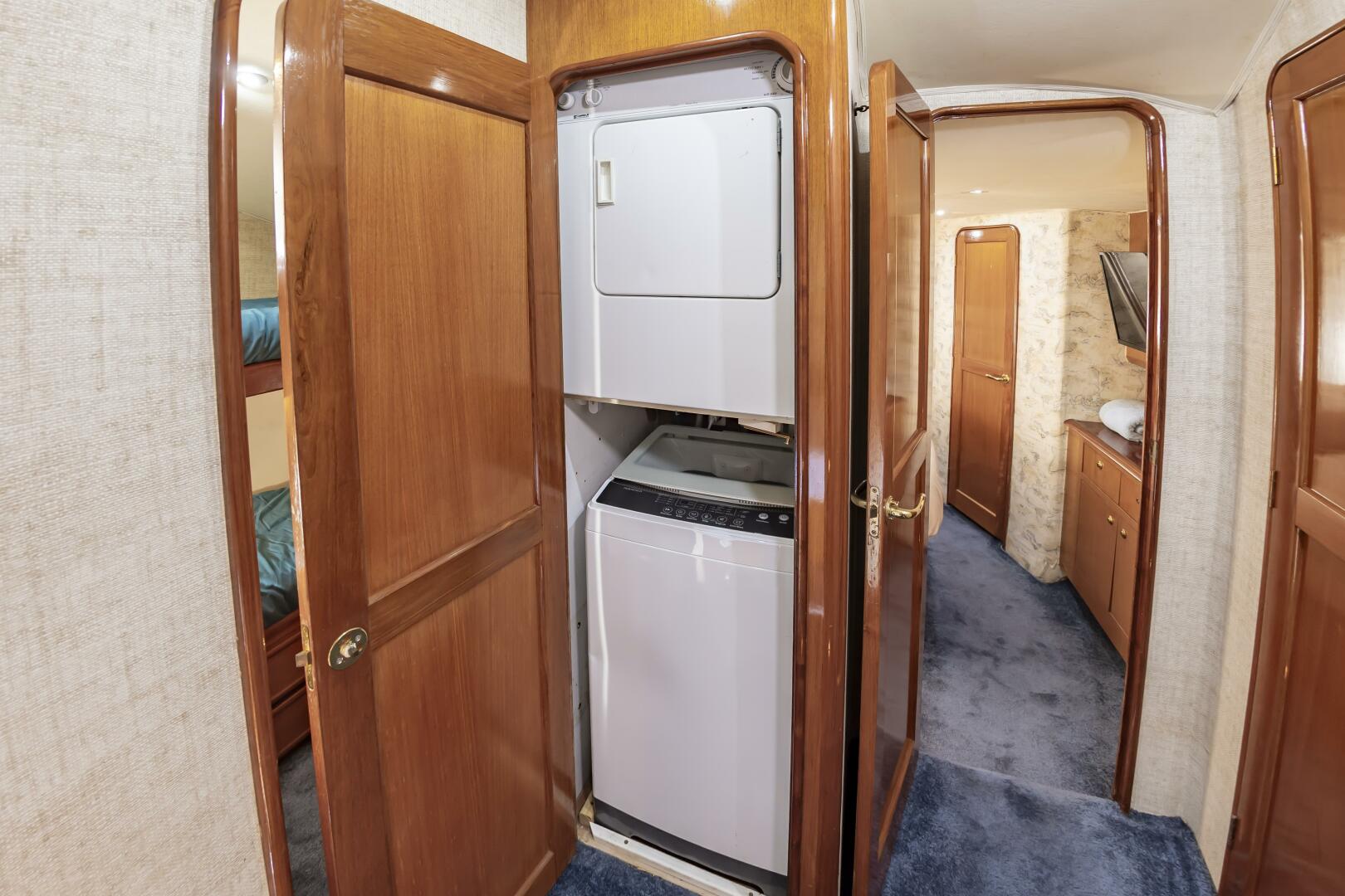 2001 Ocean Yachts 52 SUPER SPORT - Image 50