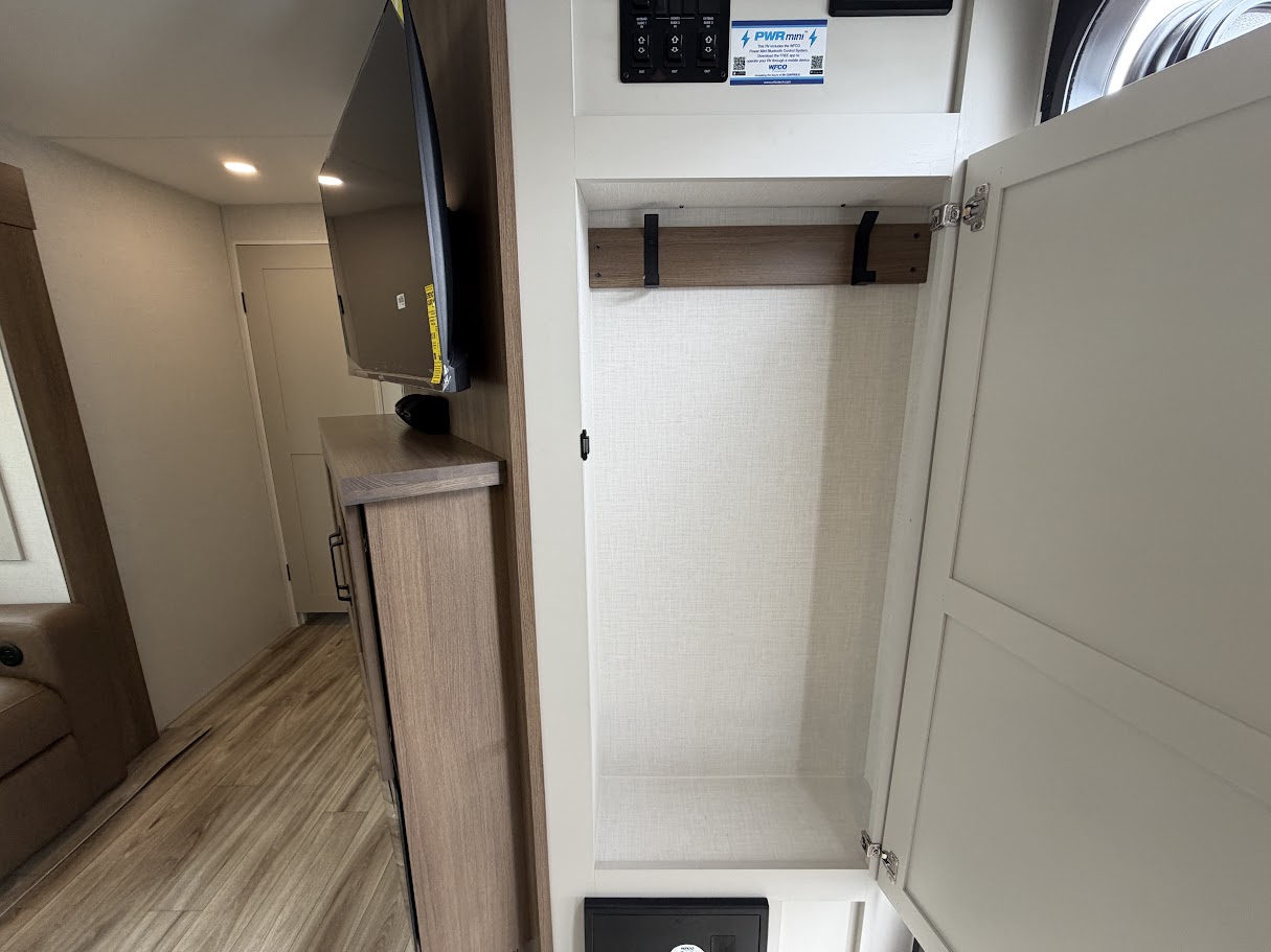 2027 VENTURE RV SPORTTREK 333VIK - Image 13