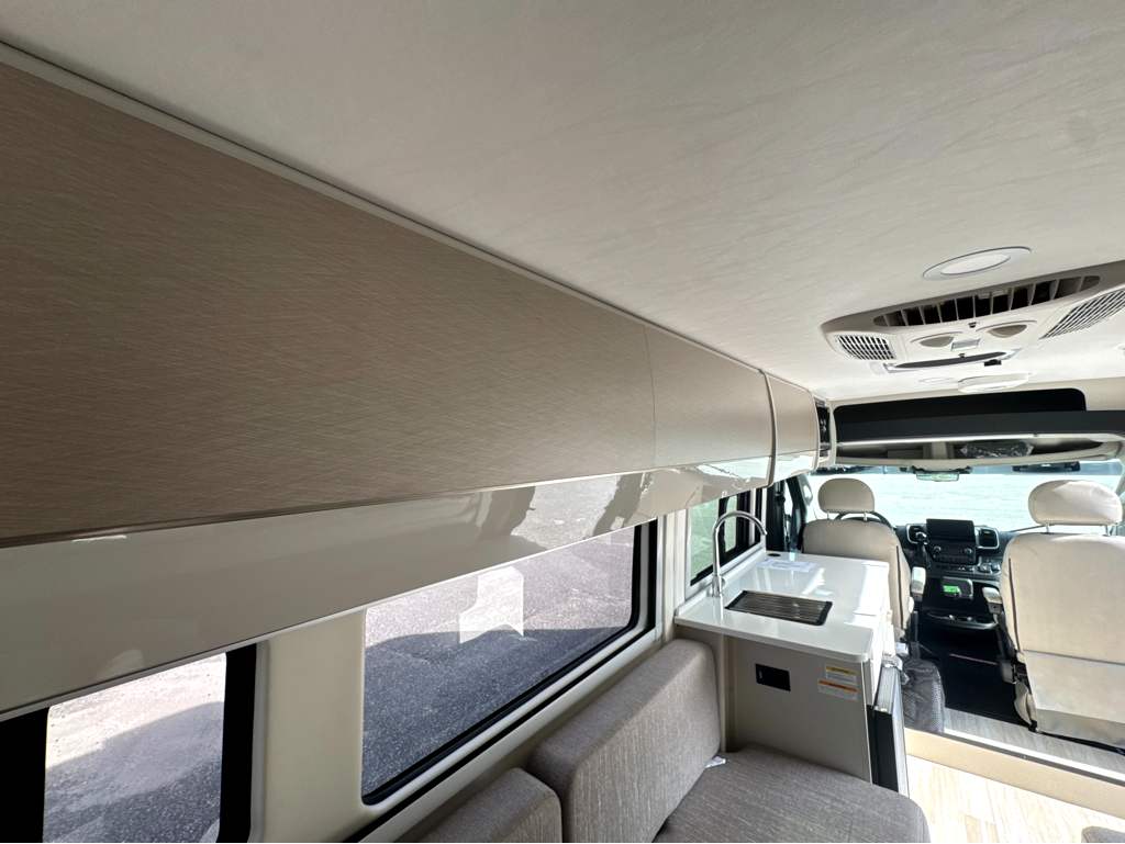 2027 THOR MOTOR COACH SEQUENCE 20L - Image 20