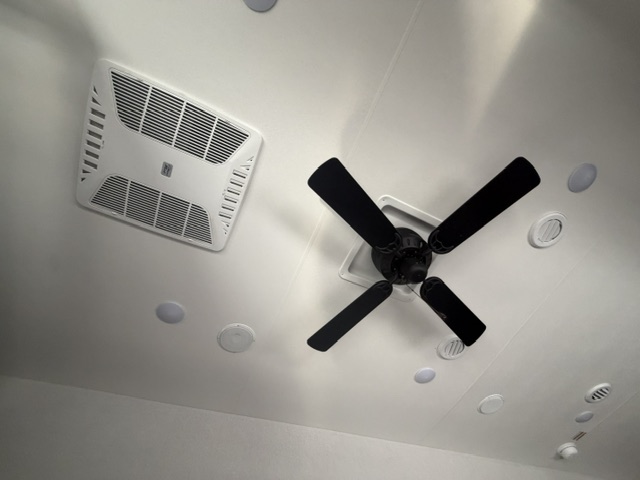 2027 JAYCO JAY FLIGHT BUNGALOW 404LOFT - Image 2