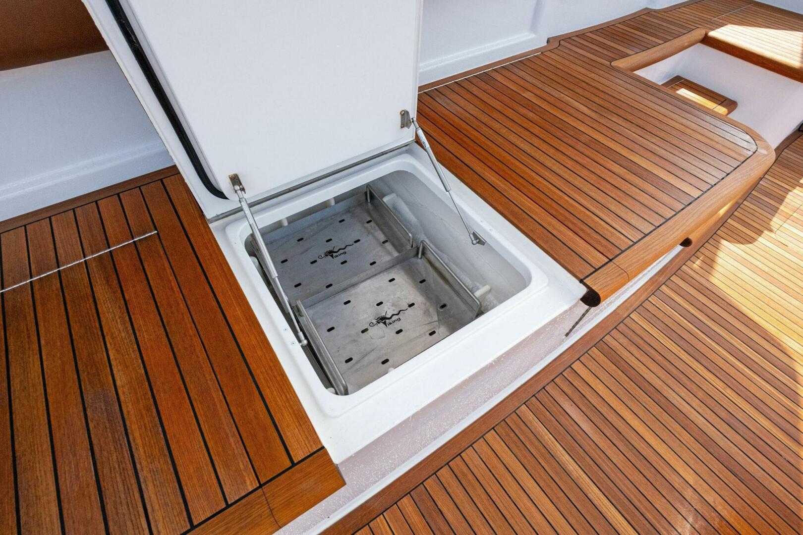2012 Viking 82 Convertible - Image 67