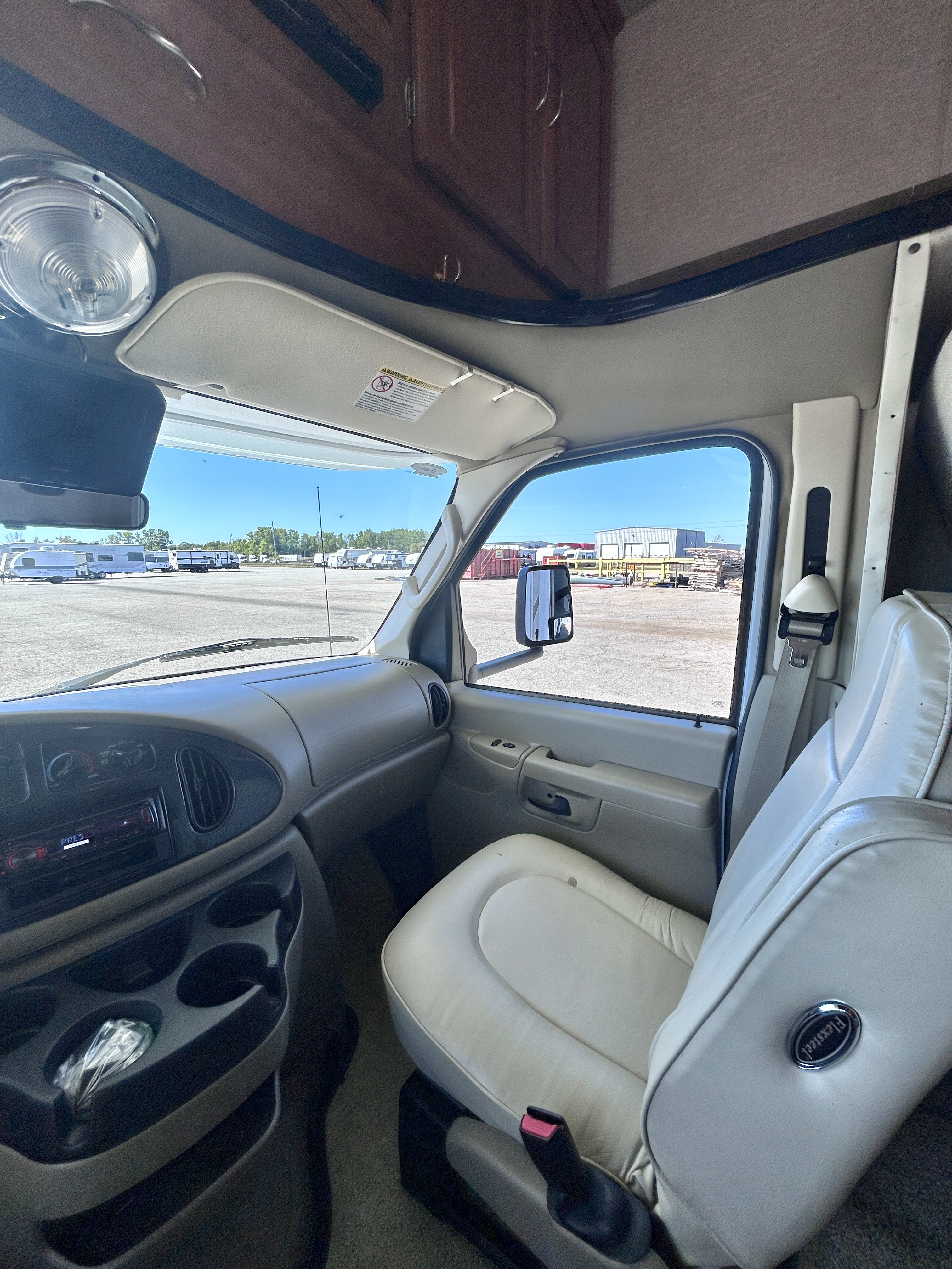 2007 FLEETWOOD TIOGA 31M - Image 12