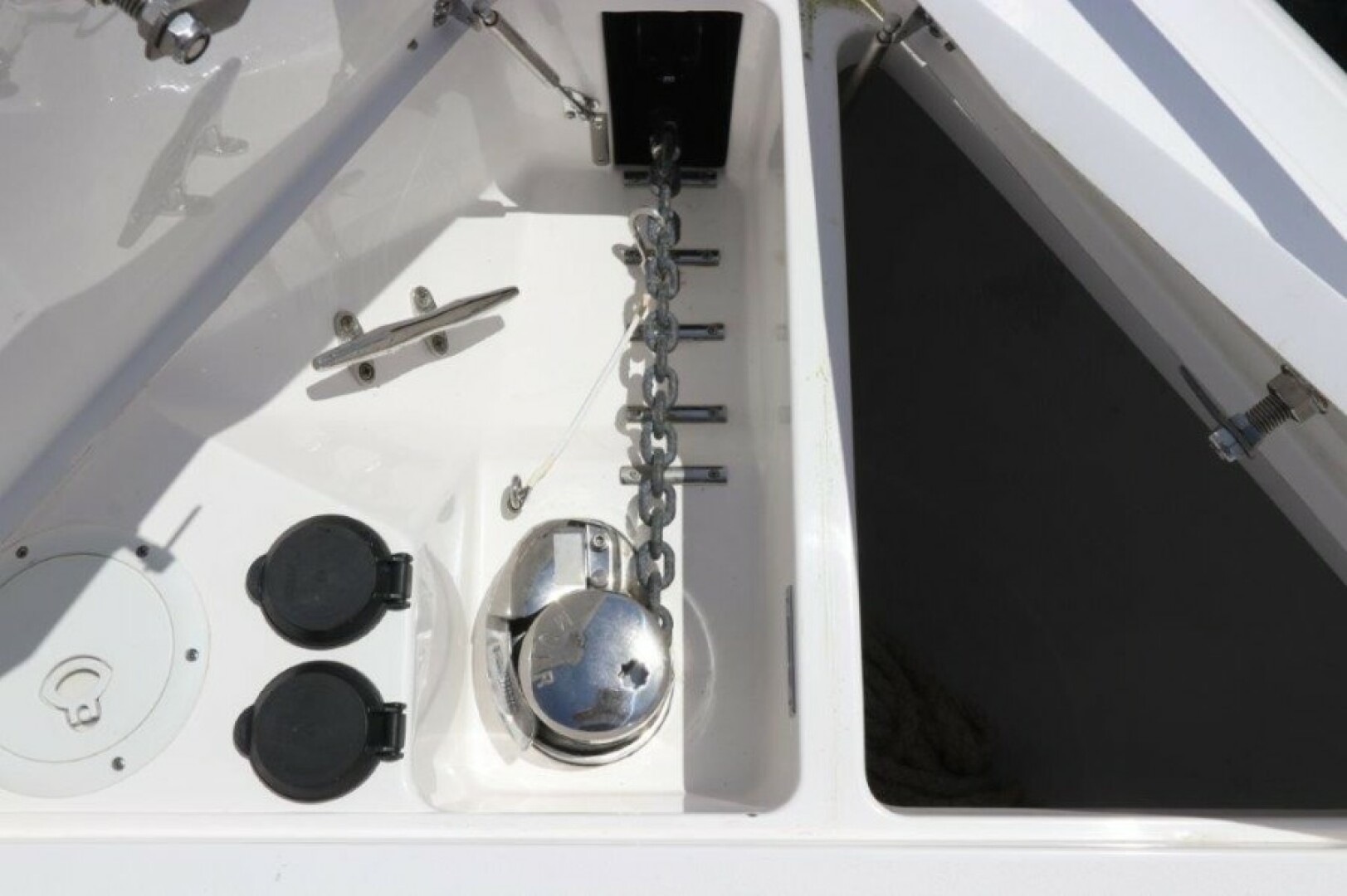 2019 Intrepid 475 Sport Yacht - Image 18