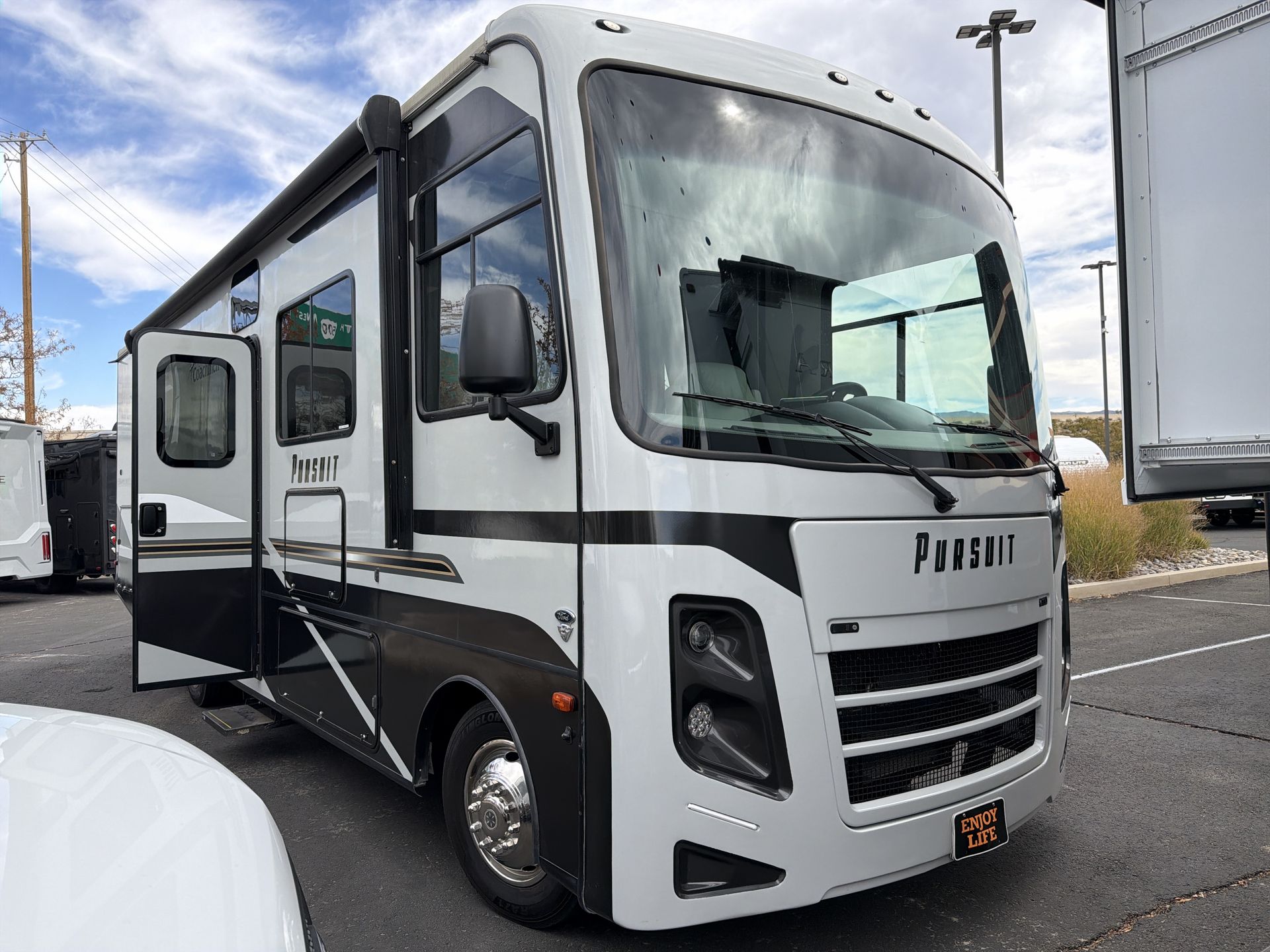 2023 Coachmen Pursuit 31BH - Image 9