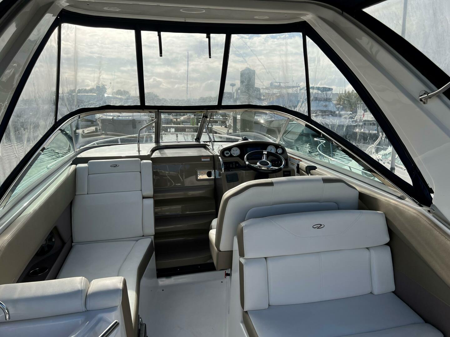2017 Regal 28 Express - Image 8