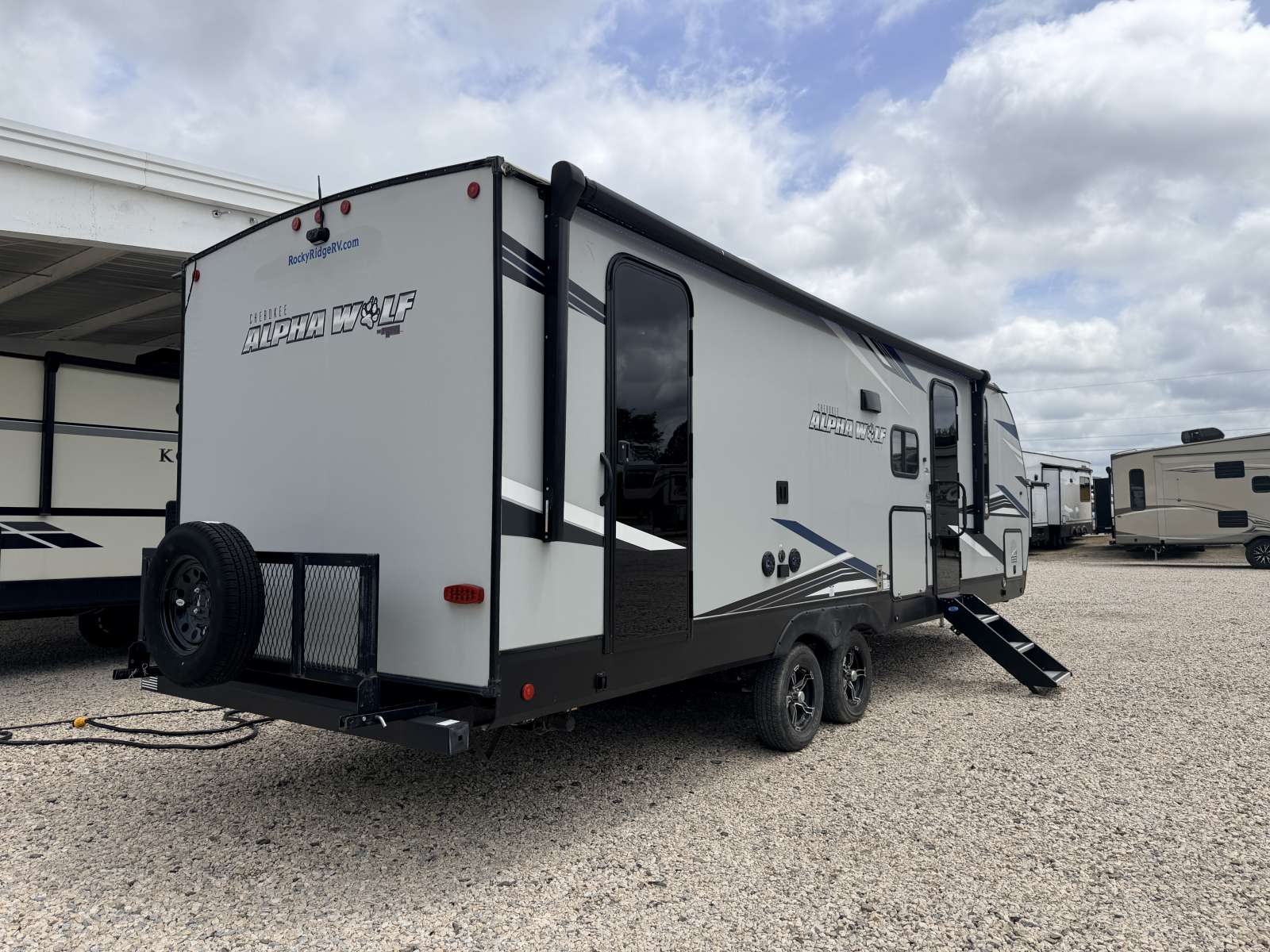 2022 Forest River Cherokee Alpha Wolf 26DBH-L - Image 7