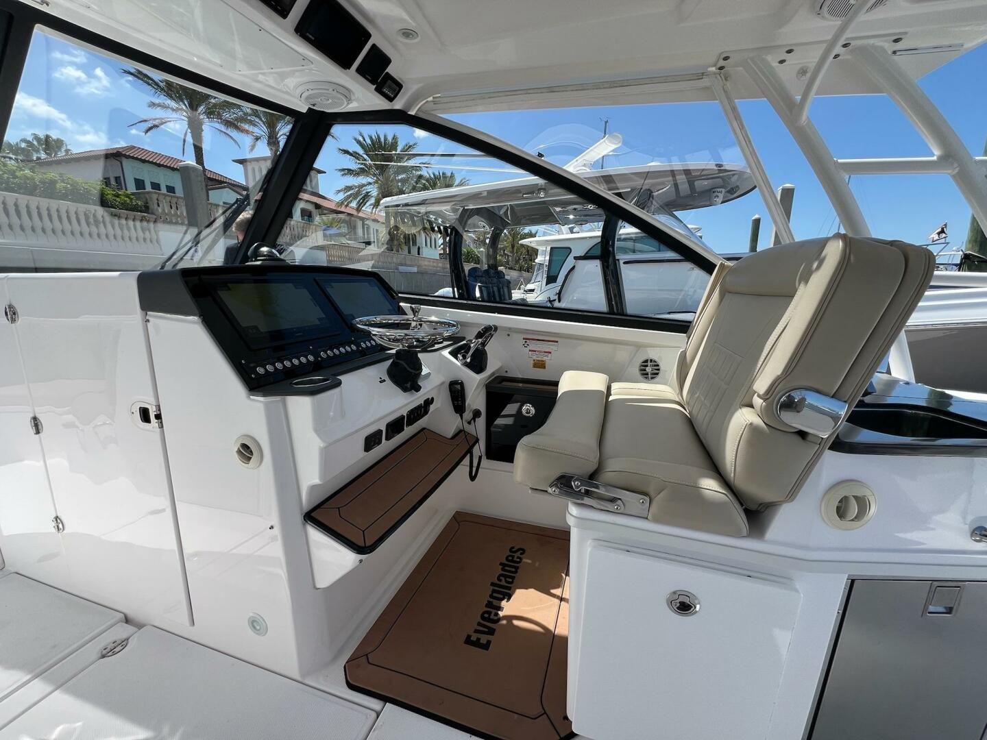 2019 Everglades 340 Dual Console - Image 7